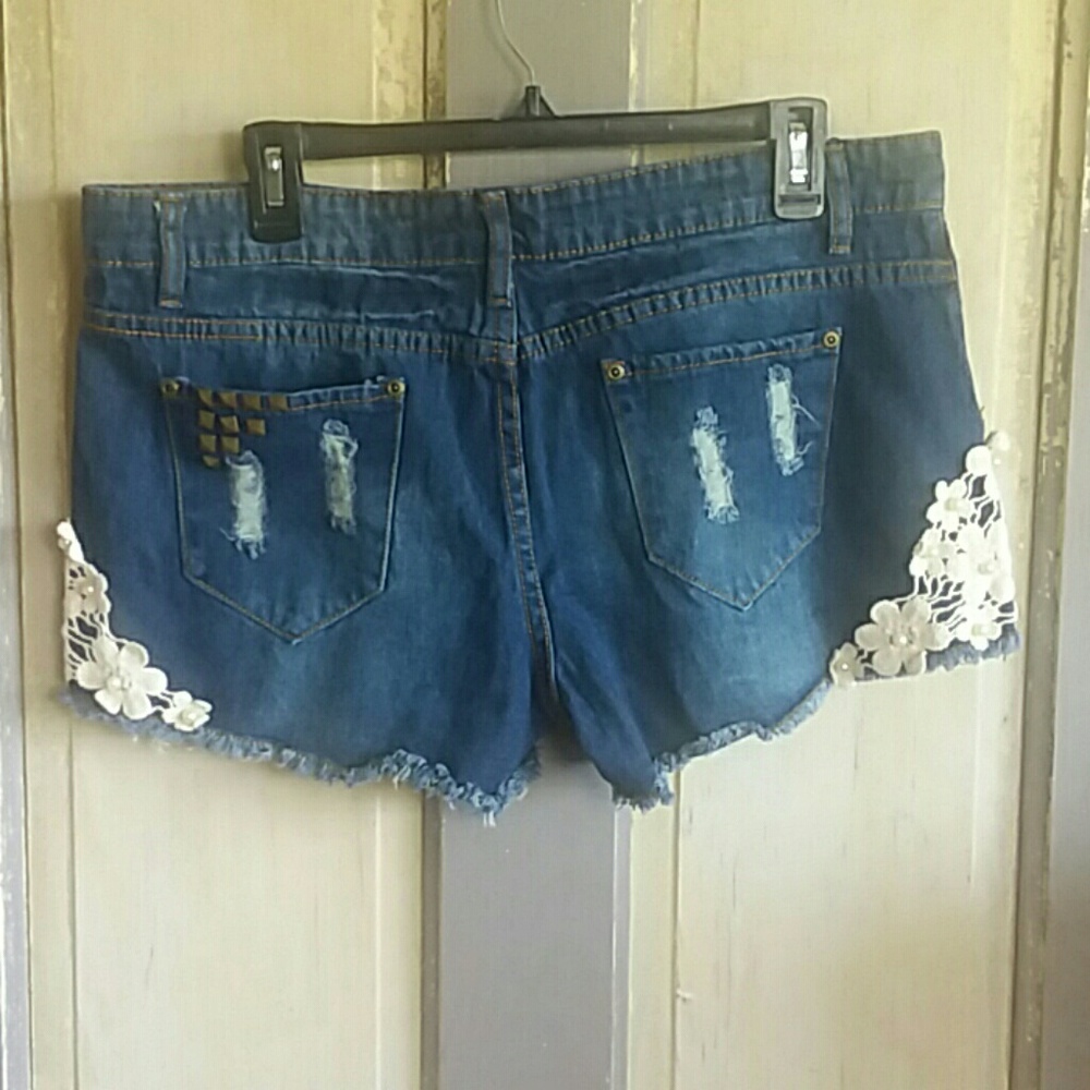 Snow Wolf Jean Shorts Distress Lace Flowers Studs - Picture 4 of 6